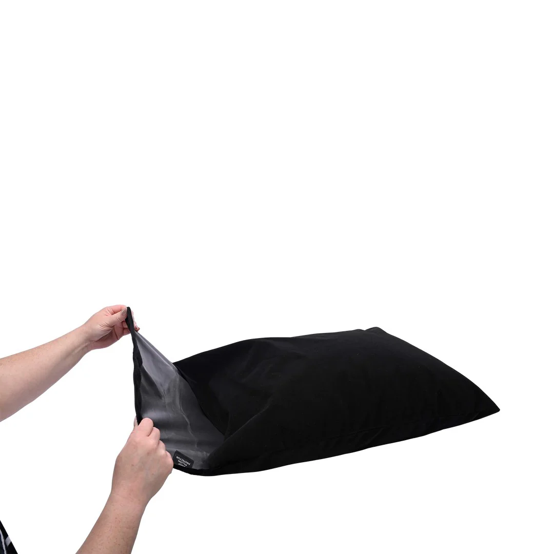 1341-sportsheets-black-pivot-pillow-protector-2.webp Sportsheets Black Pivot Pillow Protector