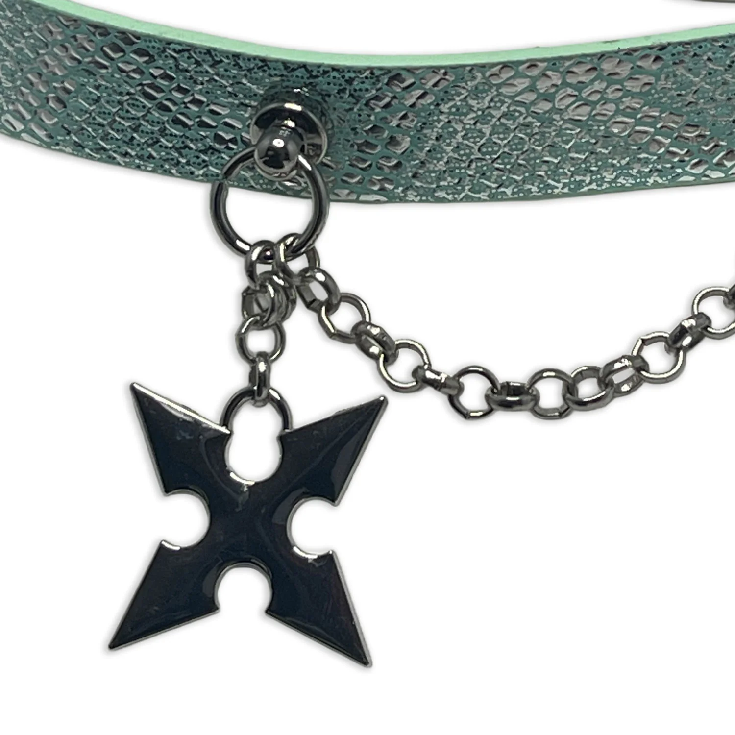 2617-blue-green-snakeskin-collar-with-shuriken-star-pendant-by-fetish-pleasure-play-3.webp Blue-Green Snakeskin Collar with Shuriken Star Pendant by Fetish Pleasure Play